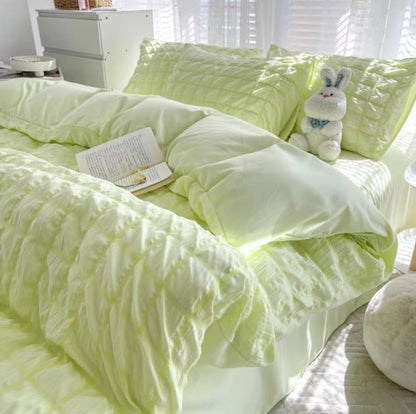 Luxurious Quilted Bedding Set Homeandso