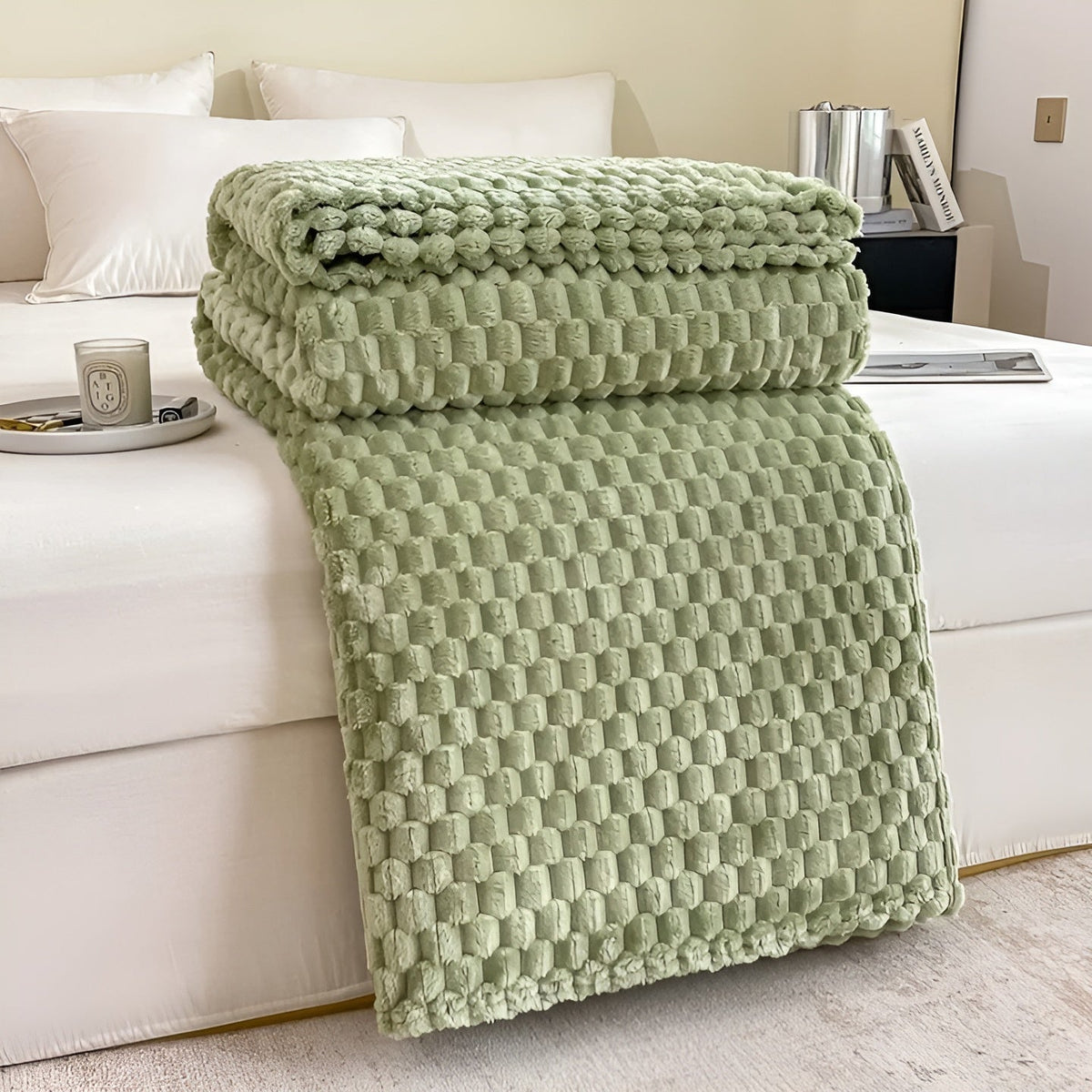 Microfiber blanket – super soft and warm for sofa and bed