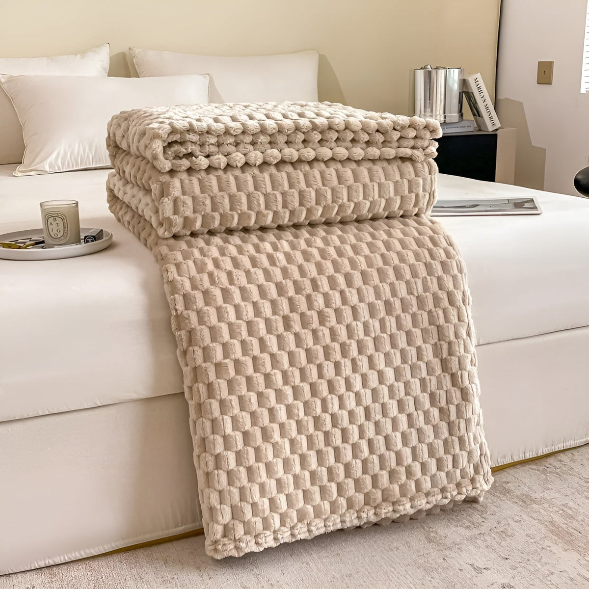 Microfiber blanket – super soft and warm for sofa and bed