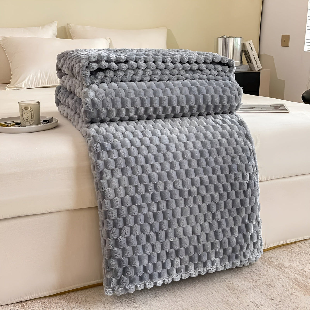 Microfiber blanket – super soft and warm for sofa and bed