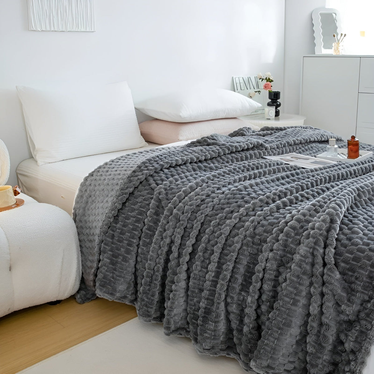 Microfiber blanket – super soft and warm for sofa and bed