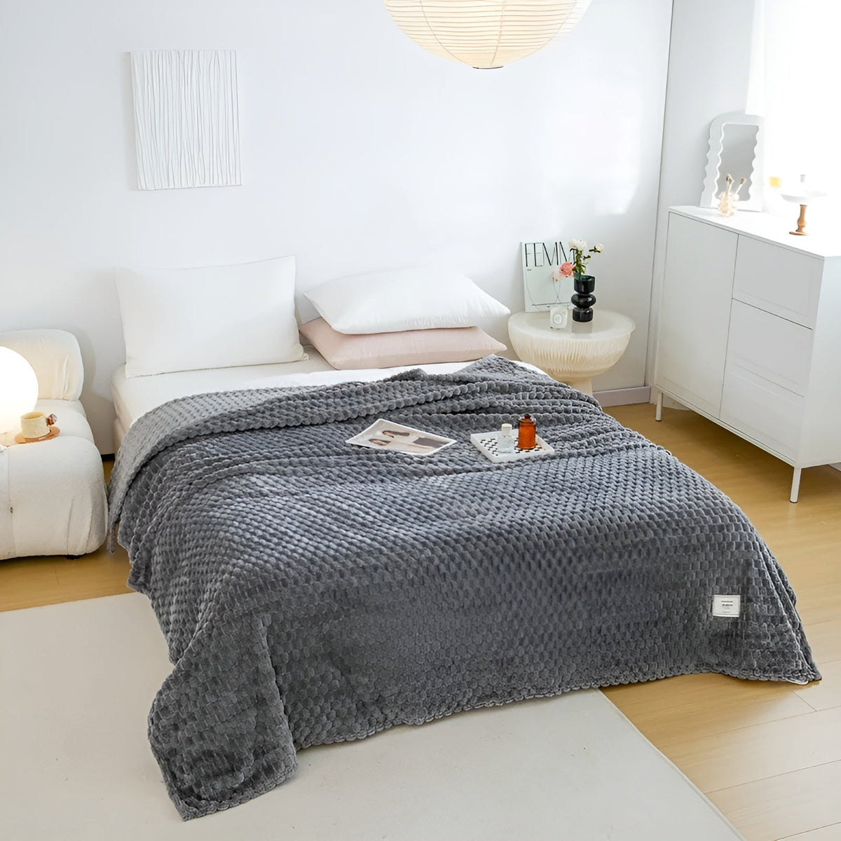 Microfiber blanket – super soft and warm for sofa and bed